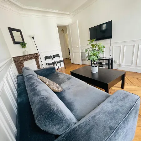 Tour Eiffel Volontaire *