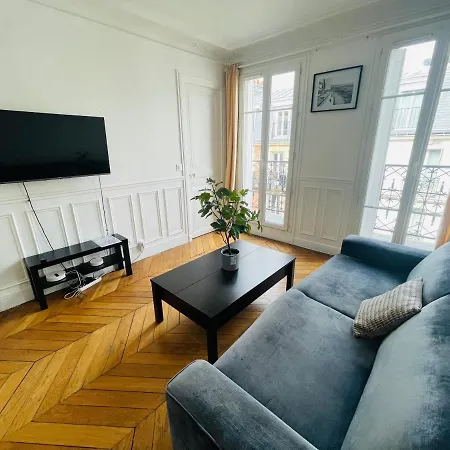 Tour Eiffel Volontaire